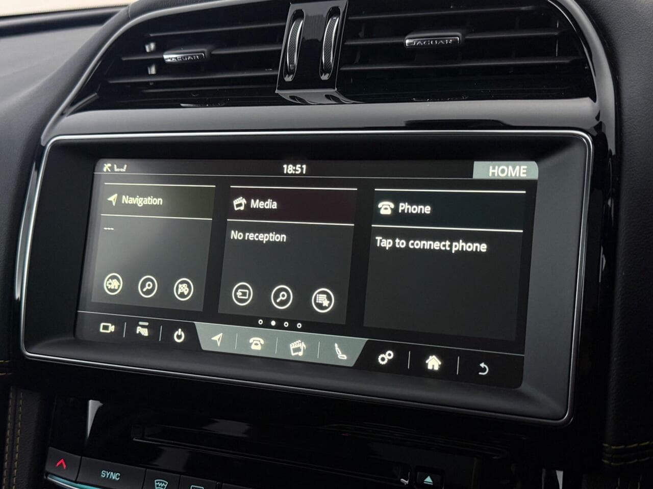 Jaguar F-PACE thumbnail Infotainment System