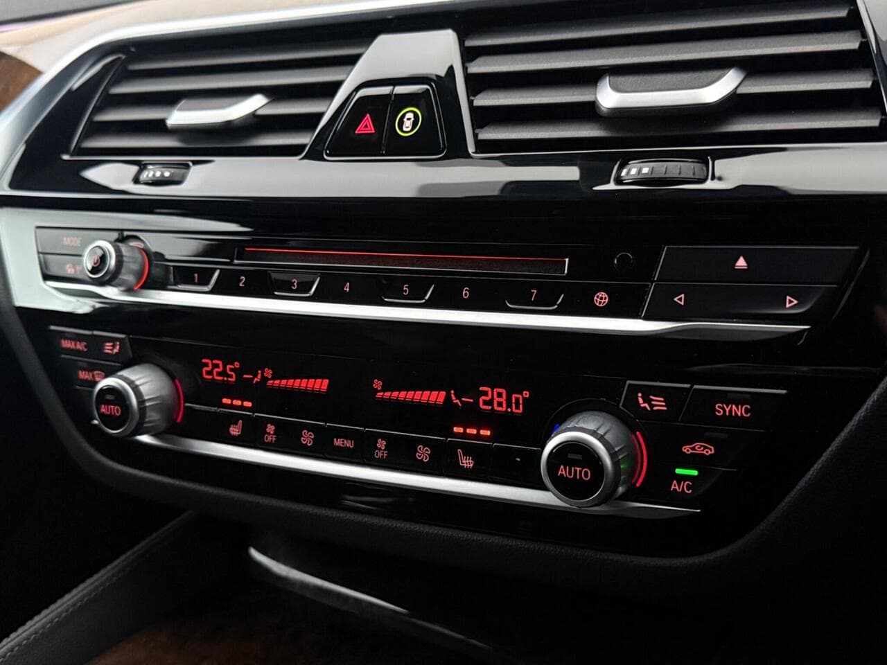 BMW 5 Series thumbnail Infotainment System