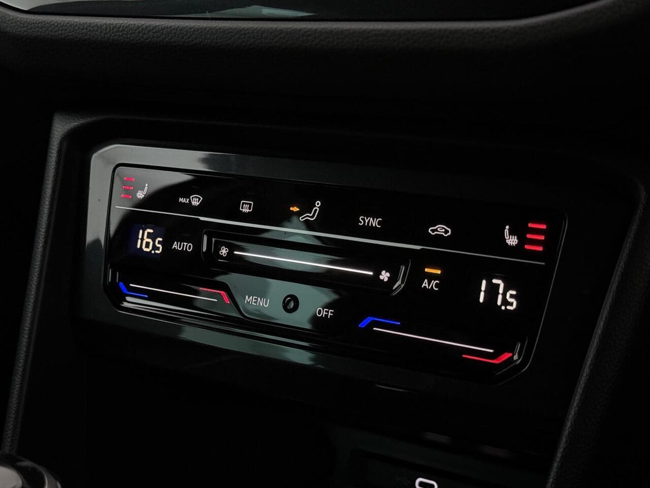 Volkswagen Tiguan thumbnail Infotainment System