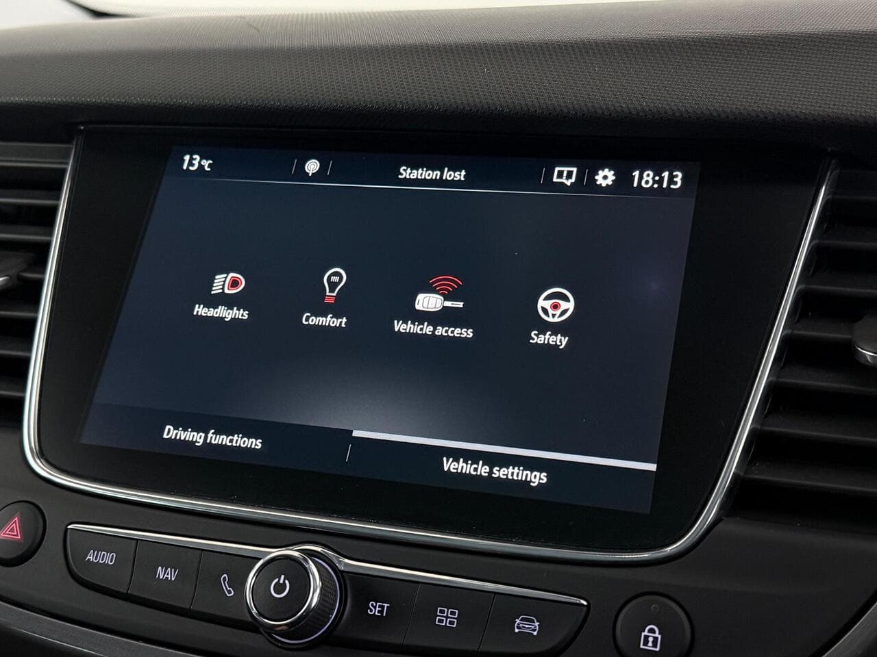Vauxhall Crossland thumbnail Infotainment System
