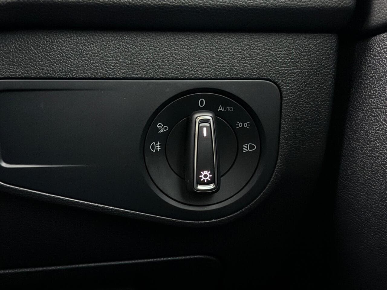 Volkswagen Tiguan thumbnail Misc Controls