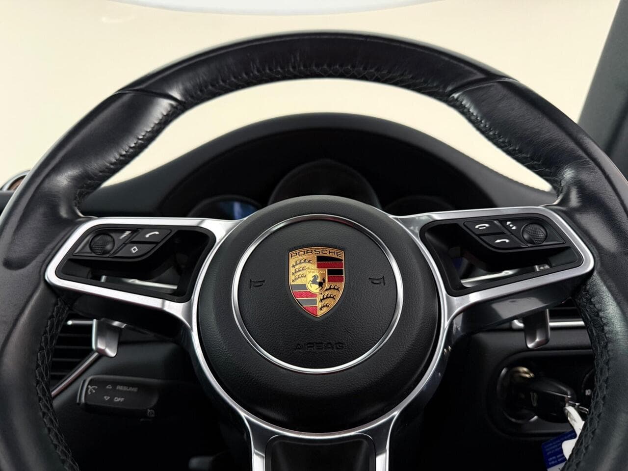 Porsche Macan thumbnail Steering Wheel