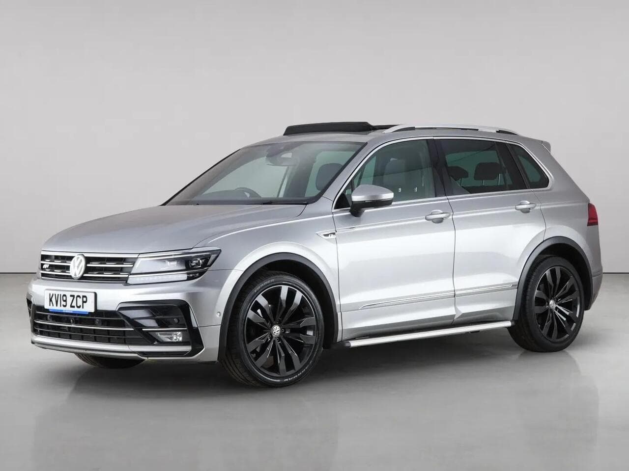 Volkswagen Tiguan thumbnail Front Left