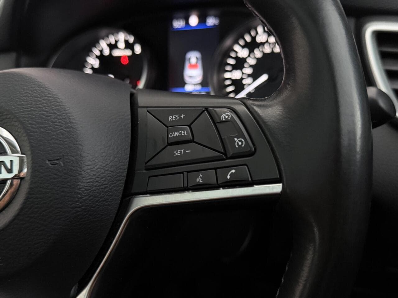 Nissan Qashqai thumbnail Misc Controls
