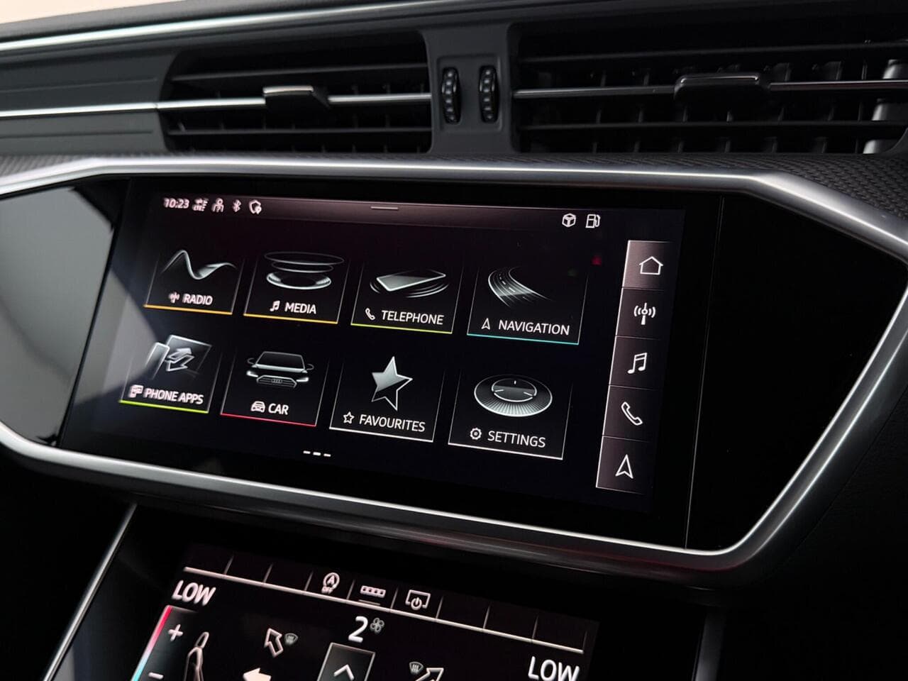 Audi A6 Avant thumbnail Infotainment System