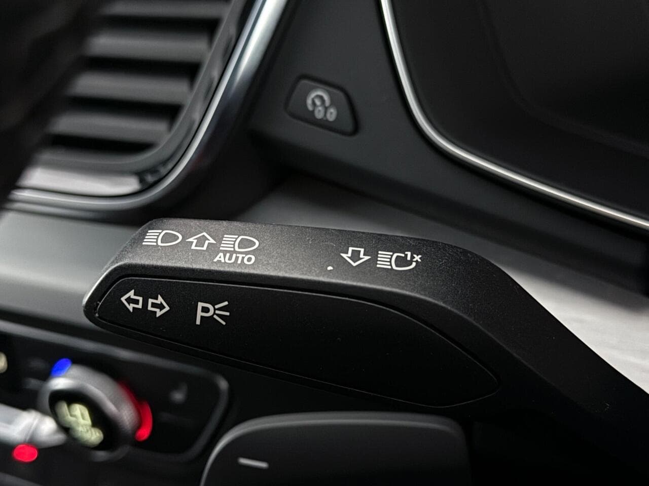 Audi Q5 thumbnail Misc Controls
