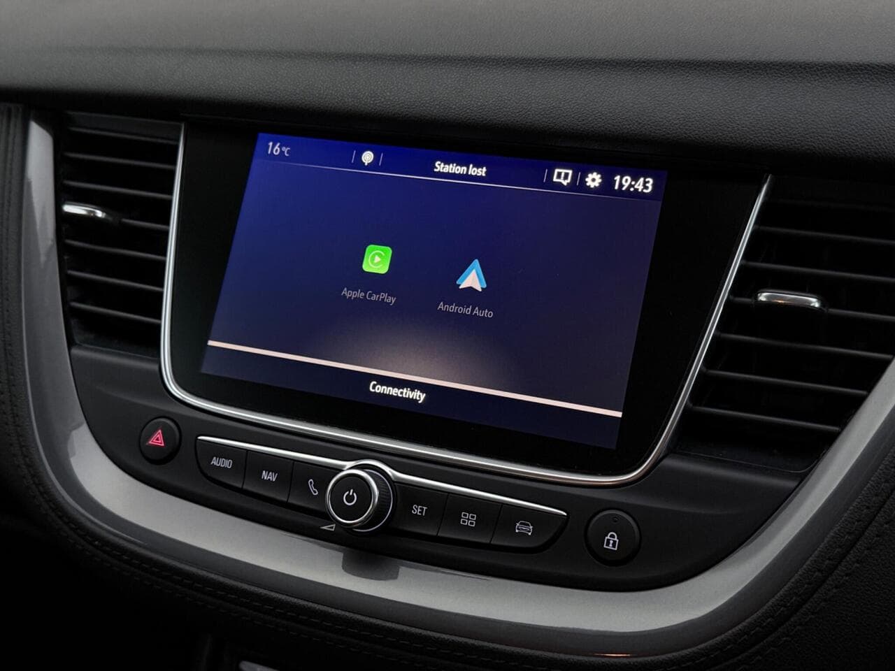 Vauxhall Grandland X thumbnail Infotainment System