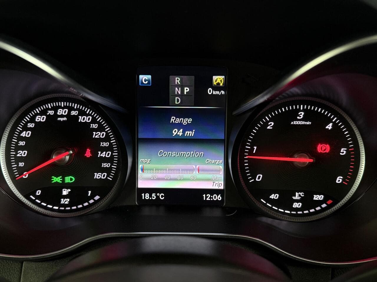 Mercedes-Benz C Class thumbnail Driver Instruments