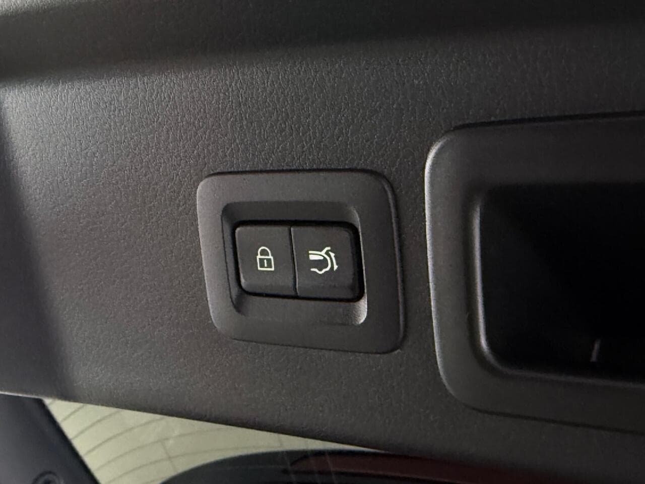Mazda CX-30 thumbnail Misc Controls