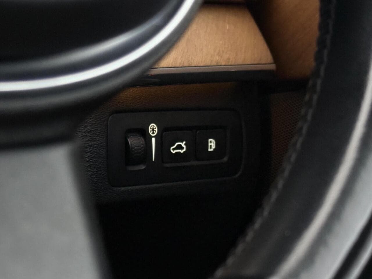 Volvo XC90 thumbnail Misc Controls
