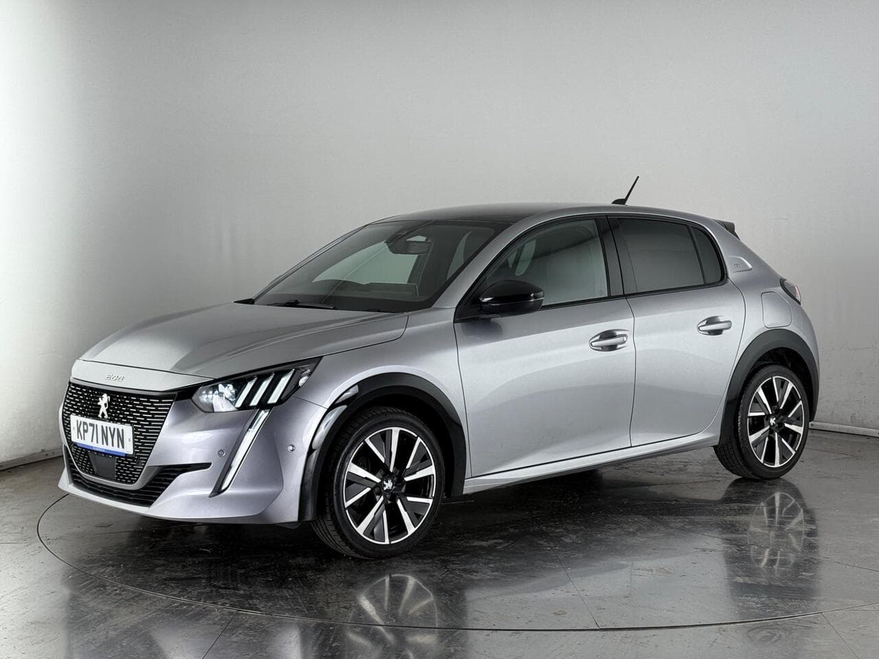 Peugeot 208 thumbnail Front Left