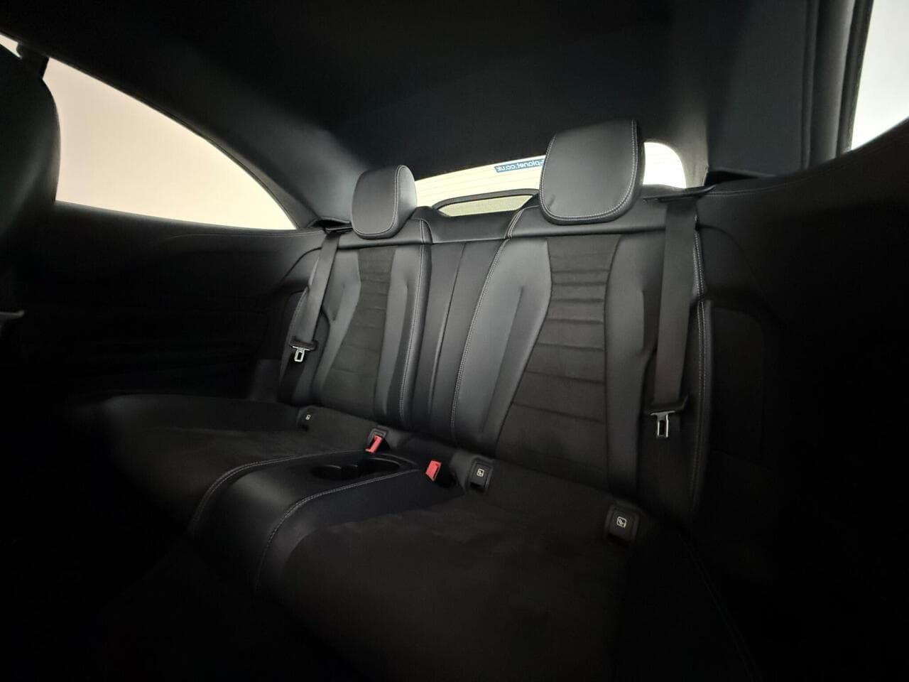 Mercedes-Benz E Class thumbnail Seats Rear