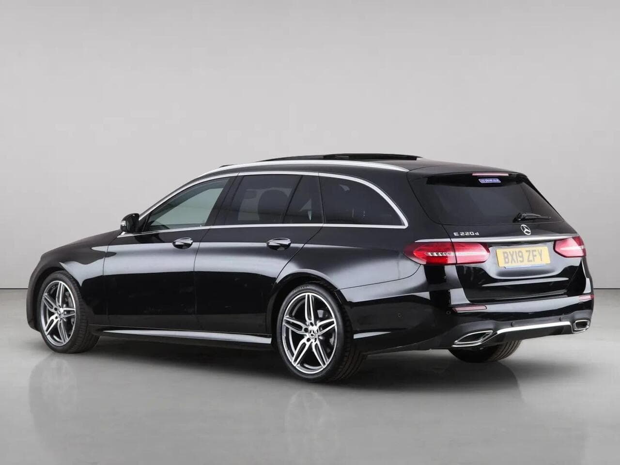 Mercedes-Benz E Class thumbnail Rear Left