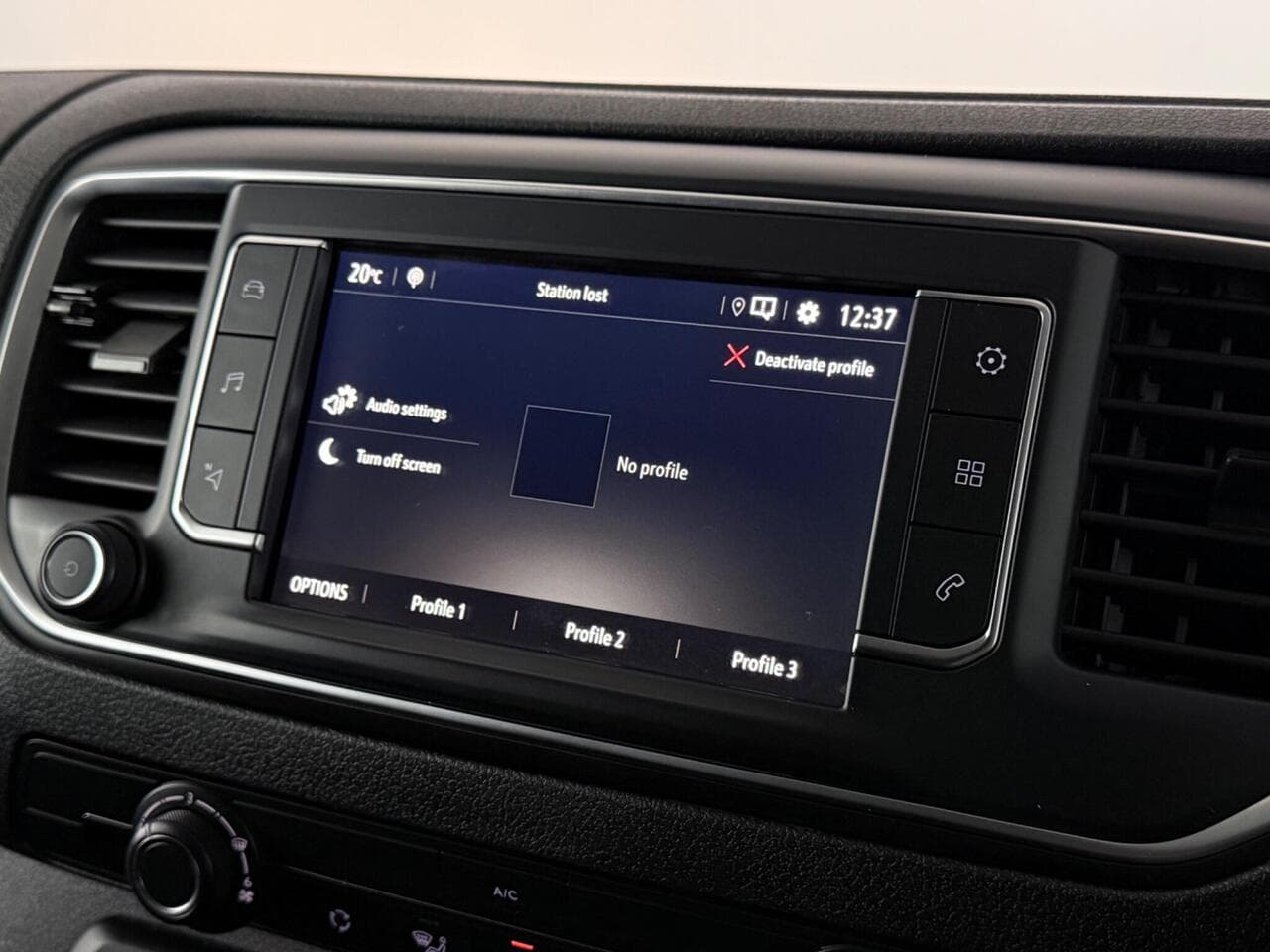 Vauxhall Vivaro thumbnail Infotainment System