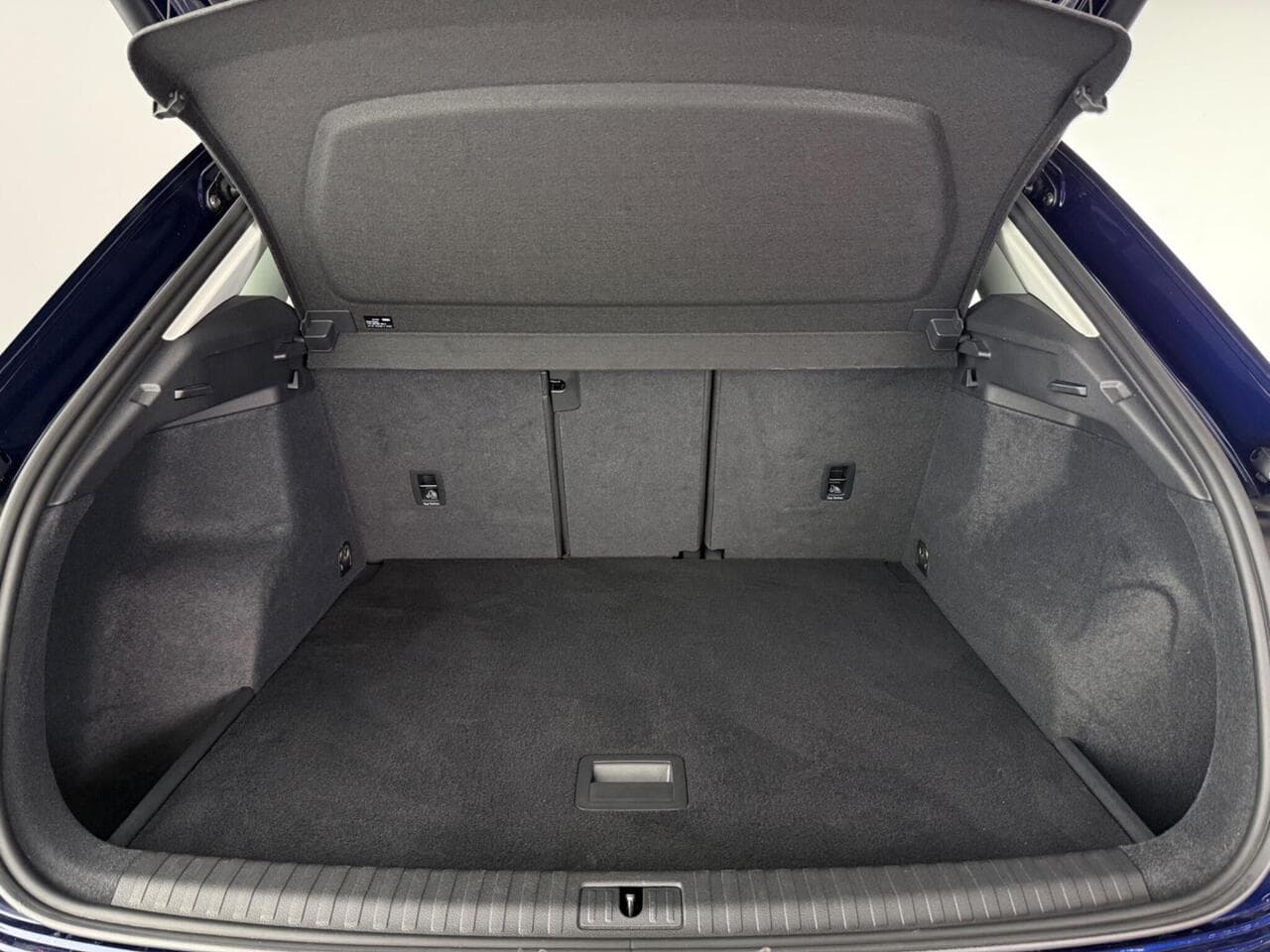 Audi Q3 thumbnail Boot