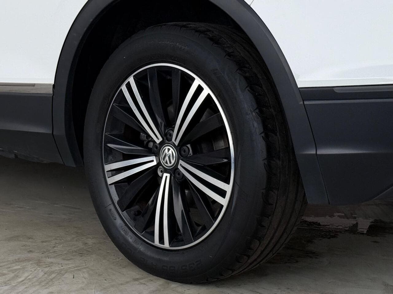 Volkswagen Tiguan thumbnail Wheel