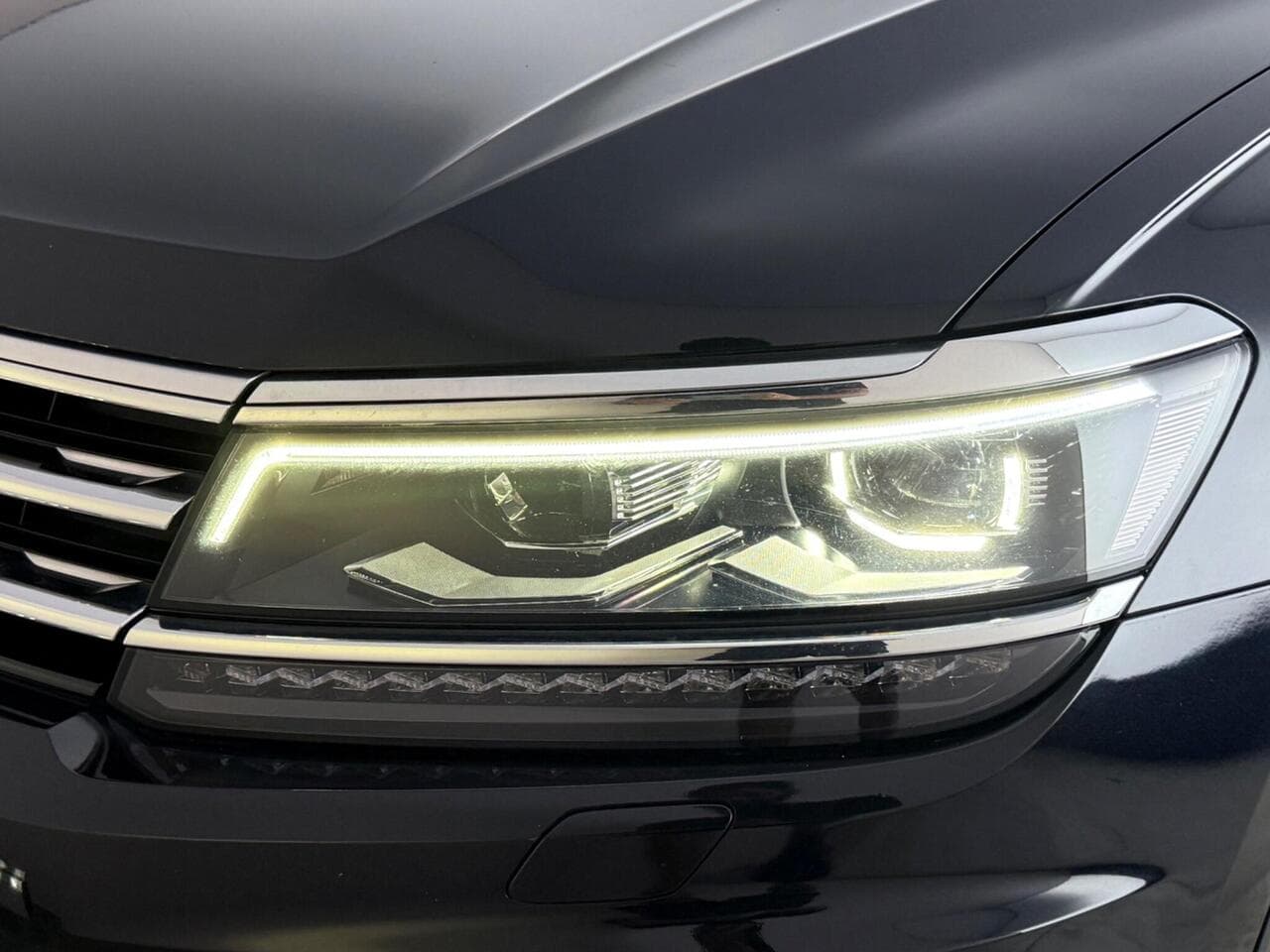 Volkswagen Tiguan Allspace thumbnail Lights Front