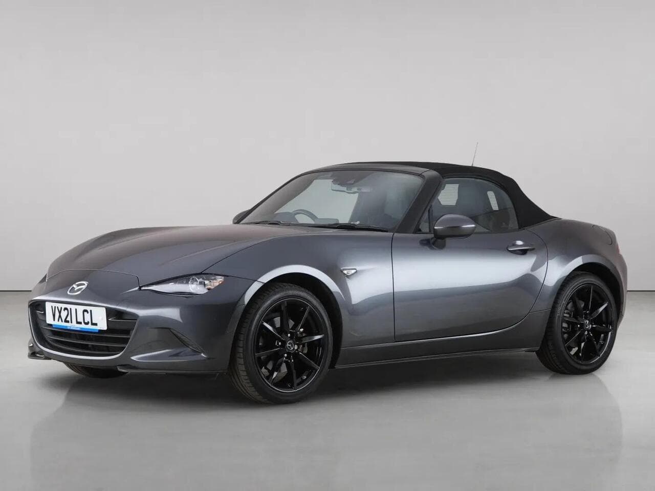 Mazda MX-5 thumbnail Front Left