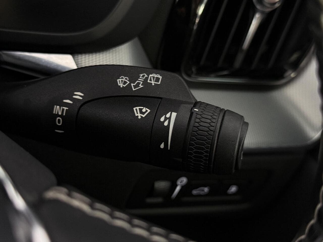 Volvo XC60 thumbnail Misc Controls