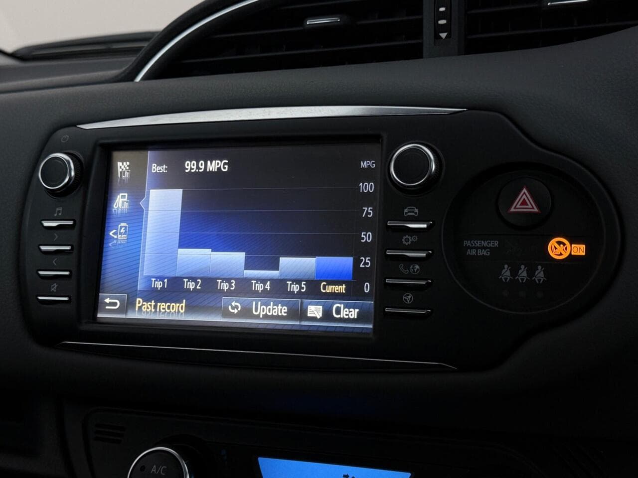 Toyota Yaris thumbnail Infotainment System