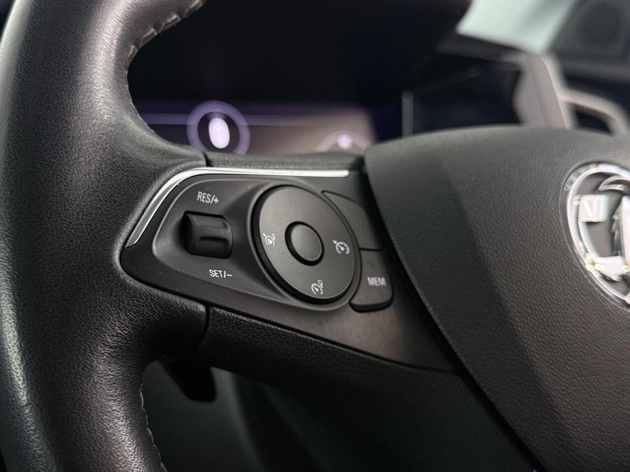 Vauxhall Grandland thumbnail Misc Controls