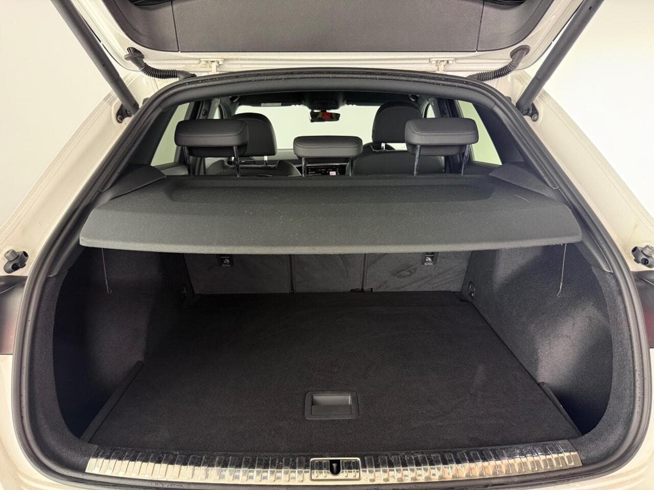 Audi Q3 thumbnail Boot