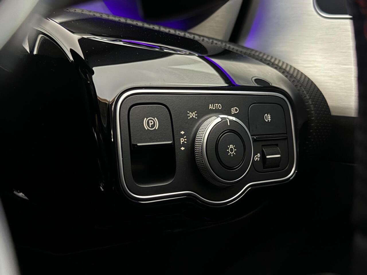 Mercedes-Benz CLA thumbnail Misc Controls