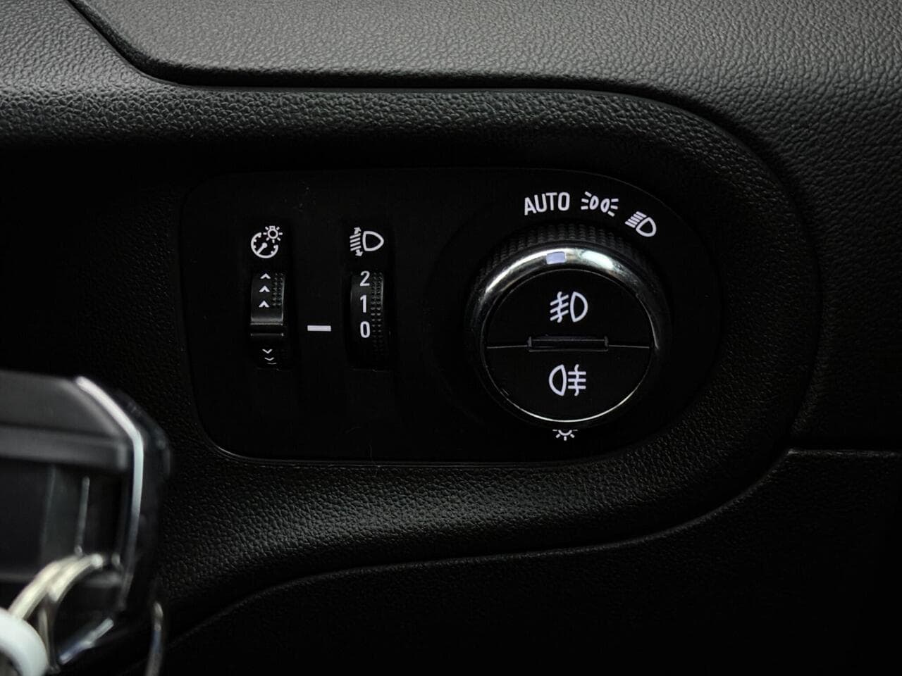 Vauxhall Grandland X thumbnail Misc Controls
