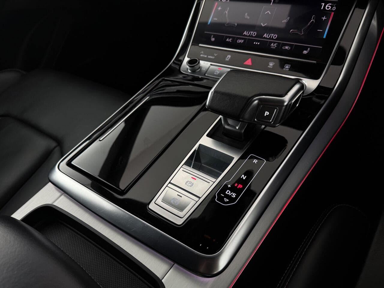Audi Q8 thumbnail Interior Front
