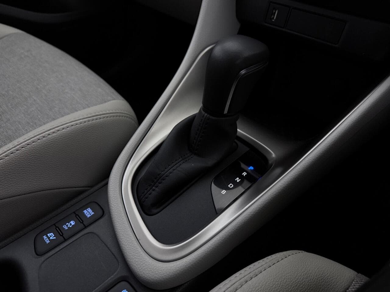 Toyota Yaris thumbnail Interior Front