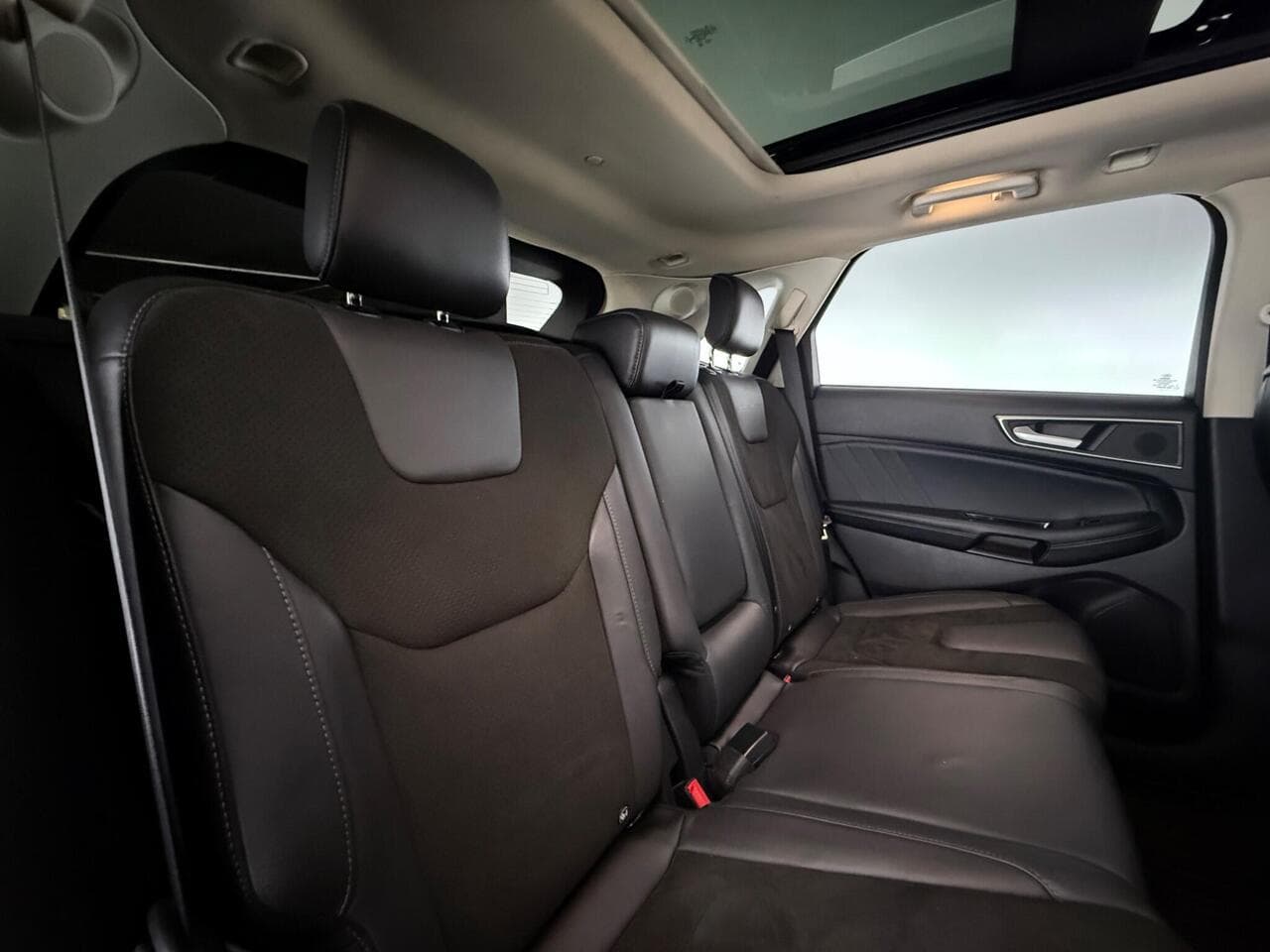 Ford Edge thumbnail Seats Rear