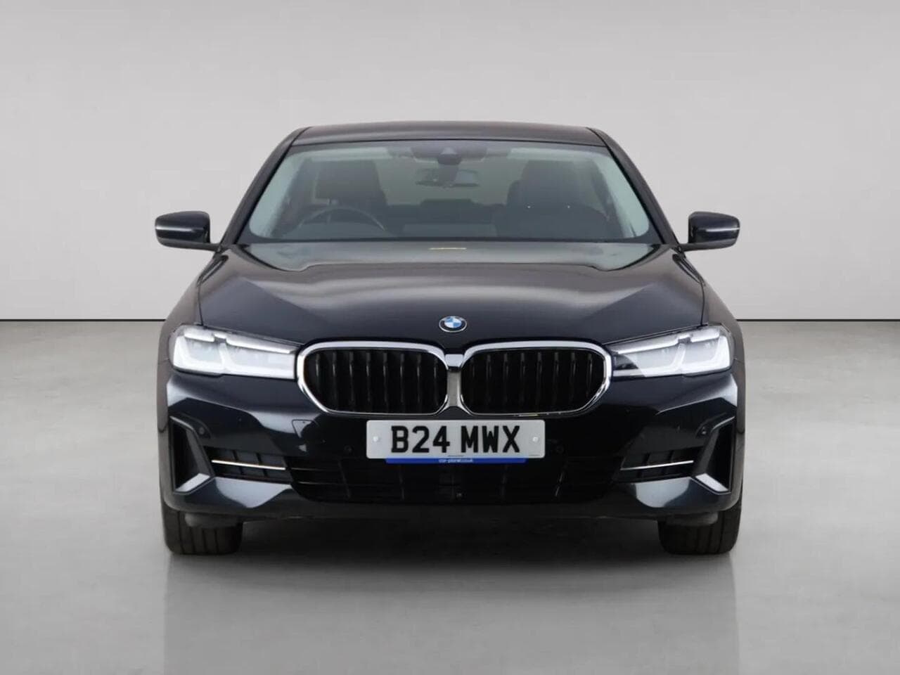 BMW 5 Series thumbnail Front