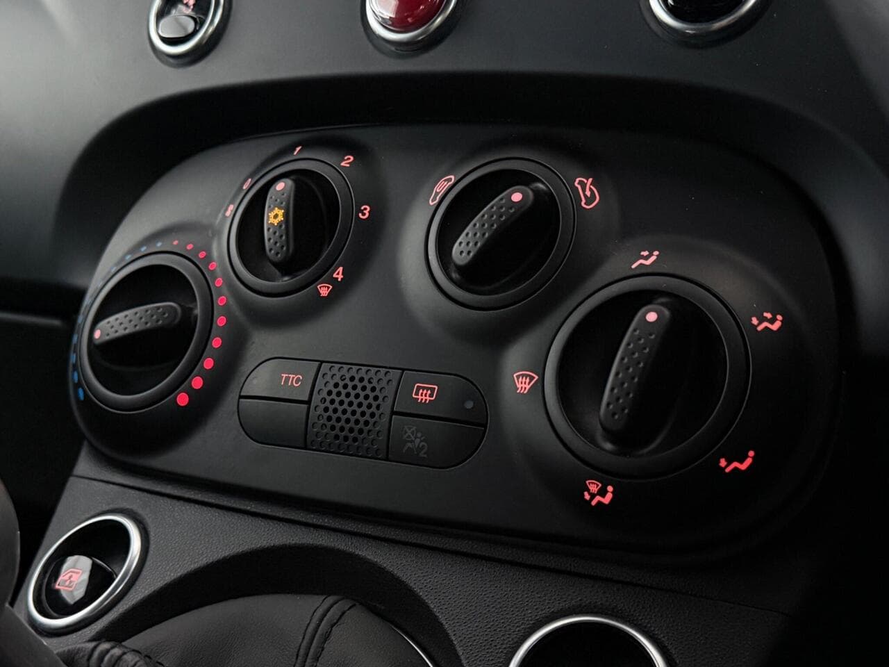 Abarth 595 thumbnail Interior Front