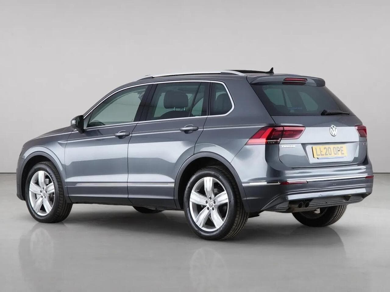 Volkswagen Tiguan thumbnail Rear Left