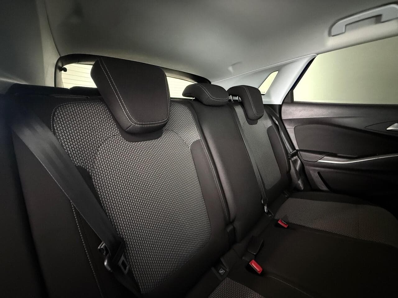 Vauxhall Grandland X thumbnail Seats Rear