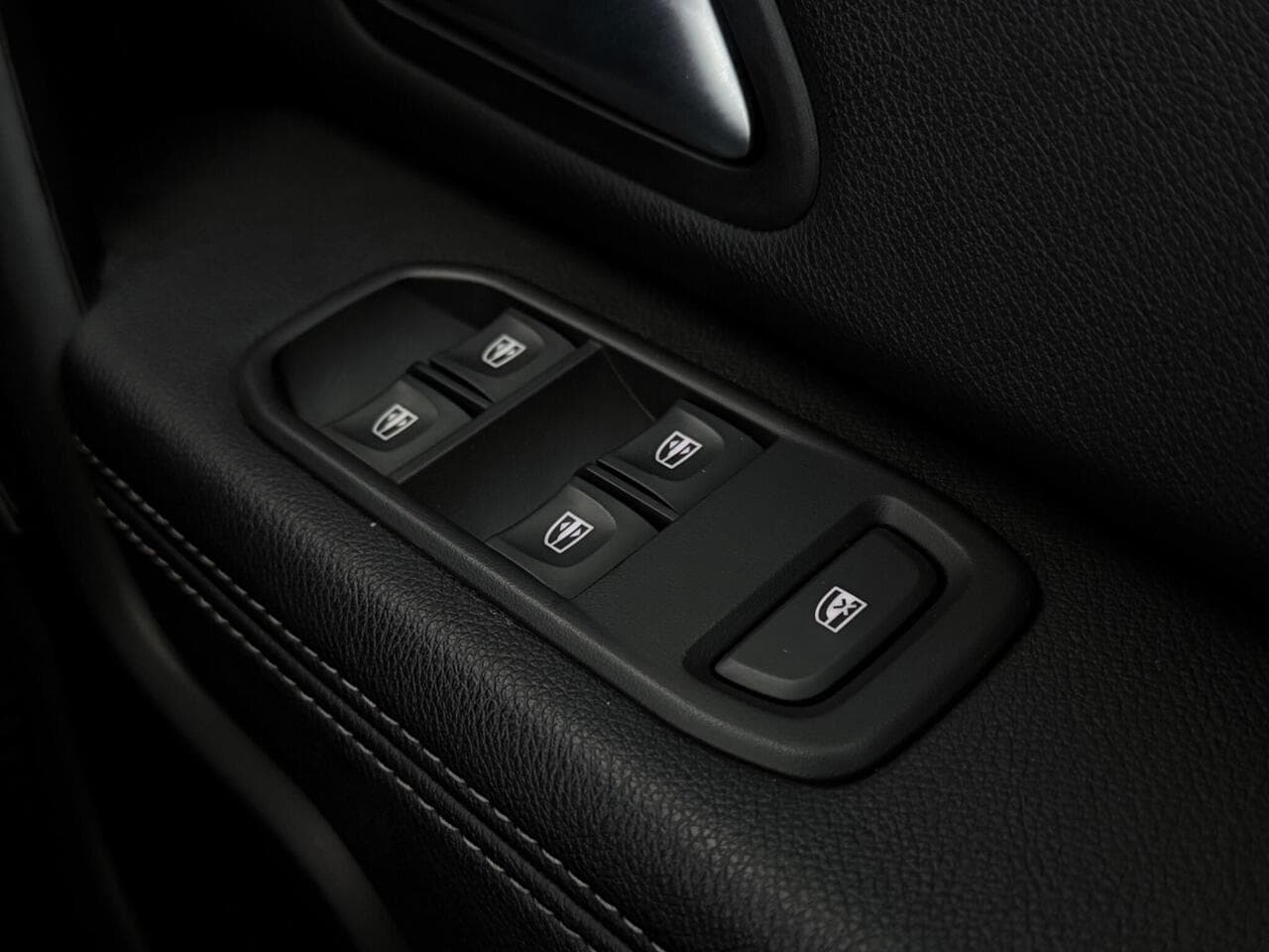 Dacia Duster thumbnail Misc Controls