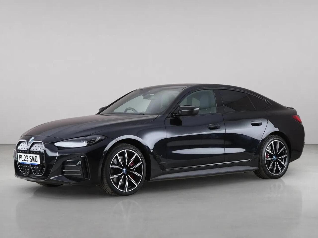 BMW i4 thumbnail Front Left