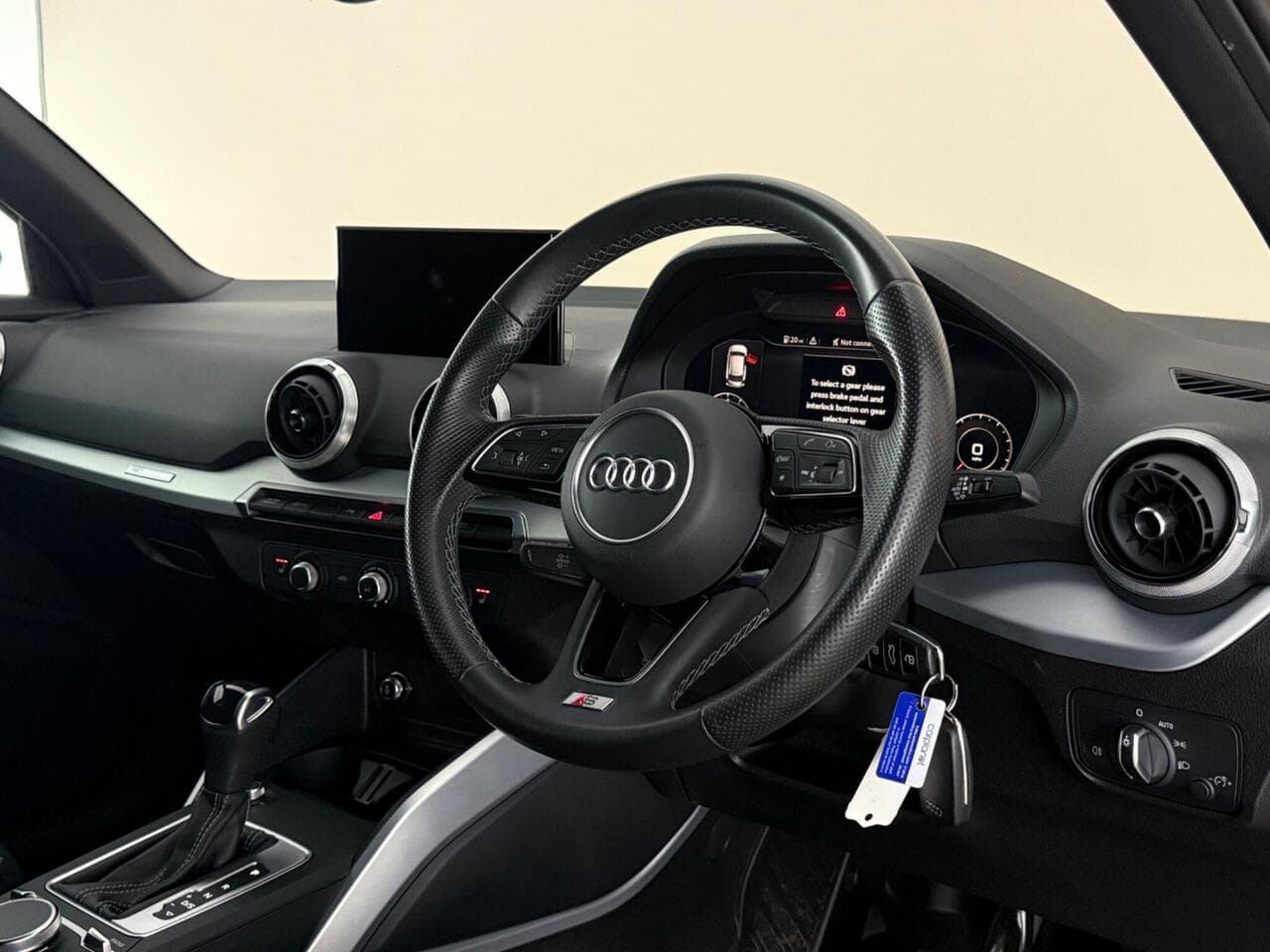 Audi Q2 thumbnail Interior Front