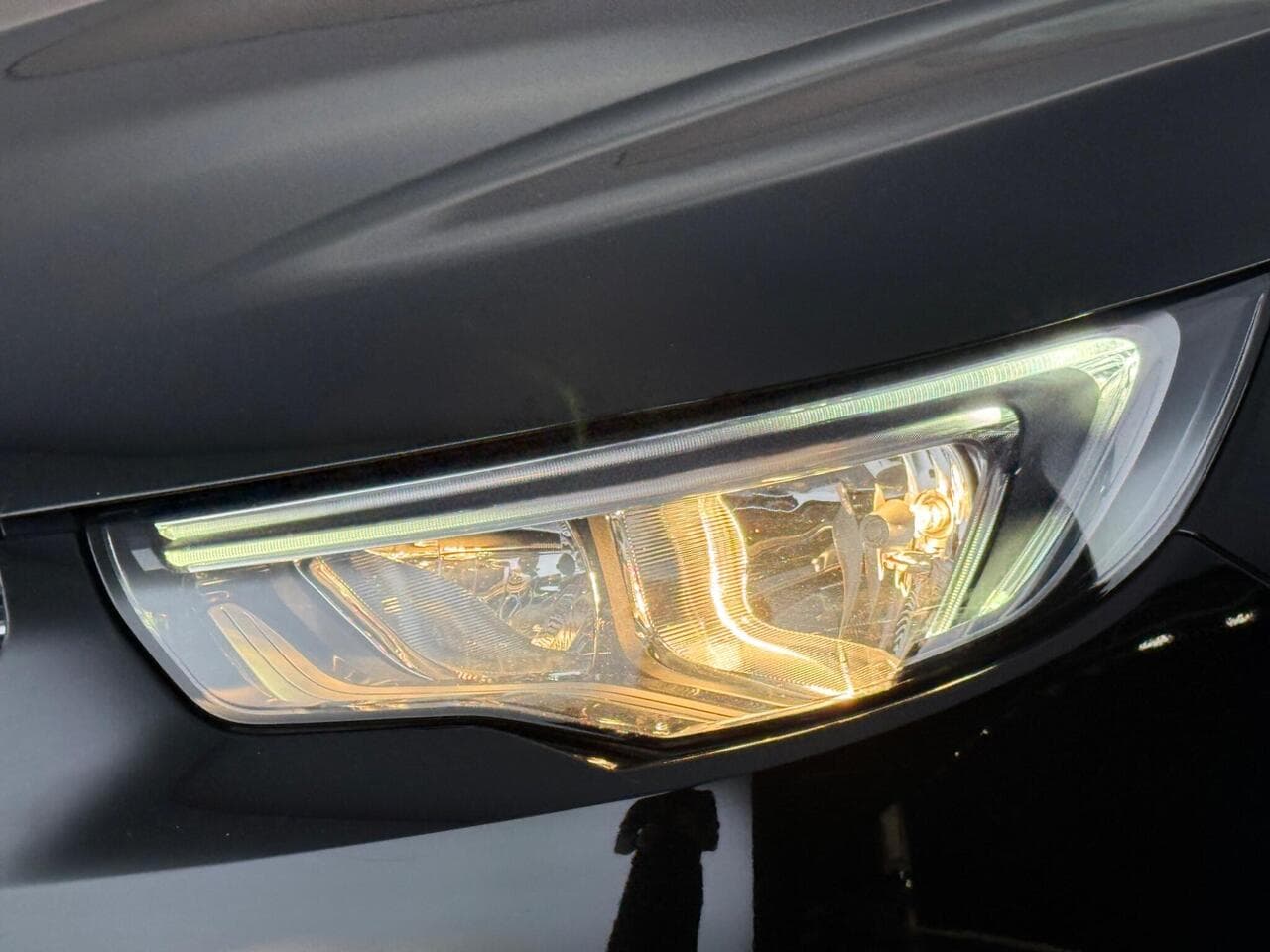 Vauxhall Grandland X thumbnail Lights Front