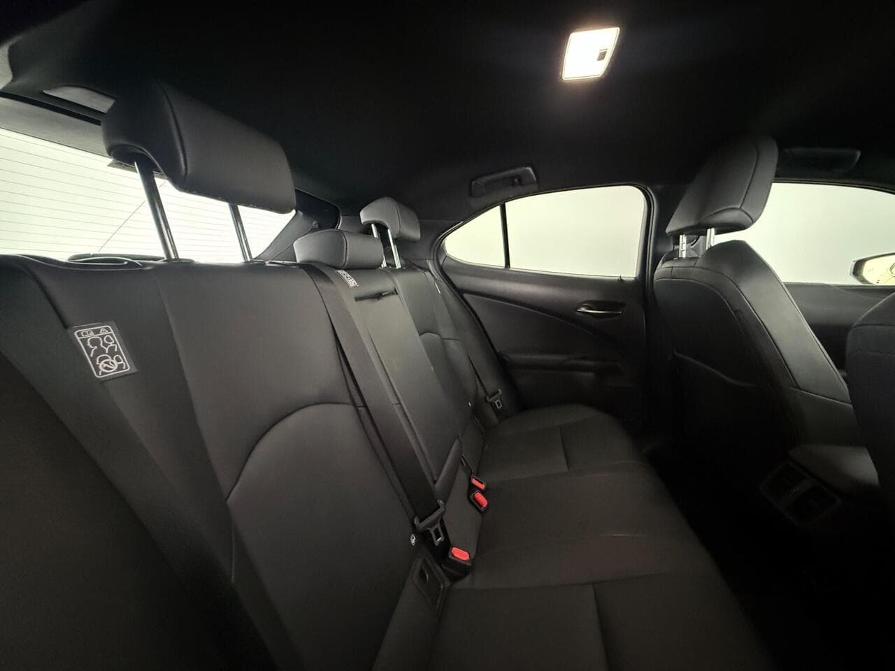 Lexus UX thumbnail Seats Rear
