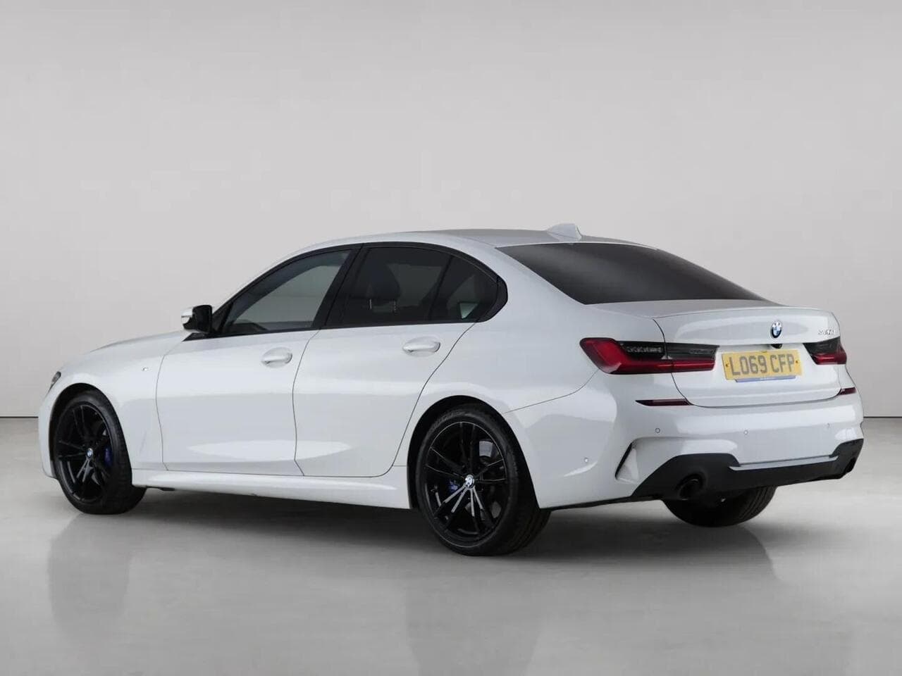 BMW 3 Series thumbnail Rear Left