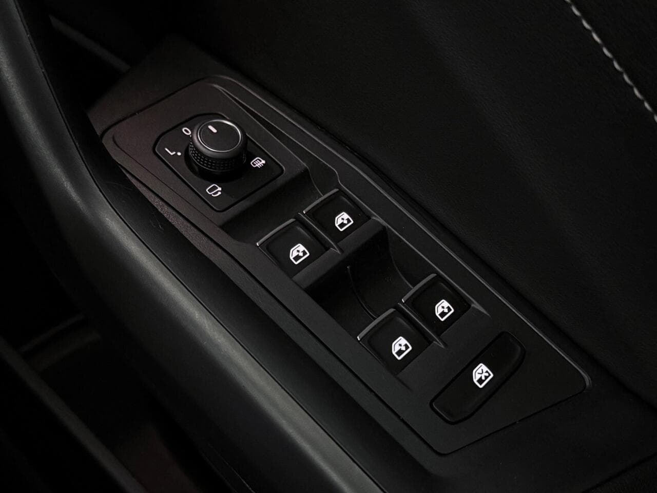 Volkswagen T-Roc thumbnail Misc Controls