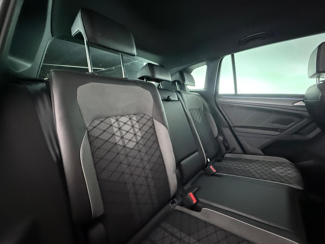 Volkswagen Tiguan thumbnail Seats Rear