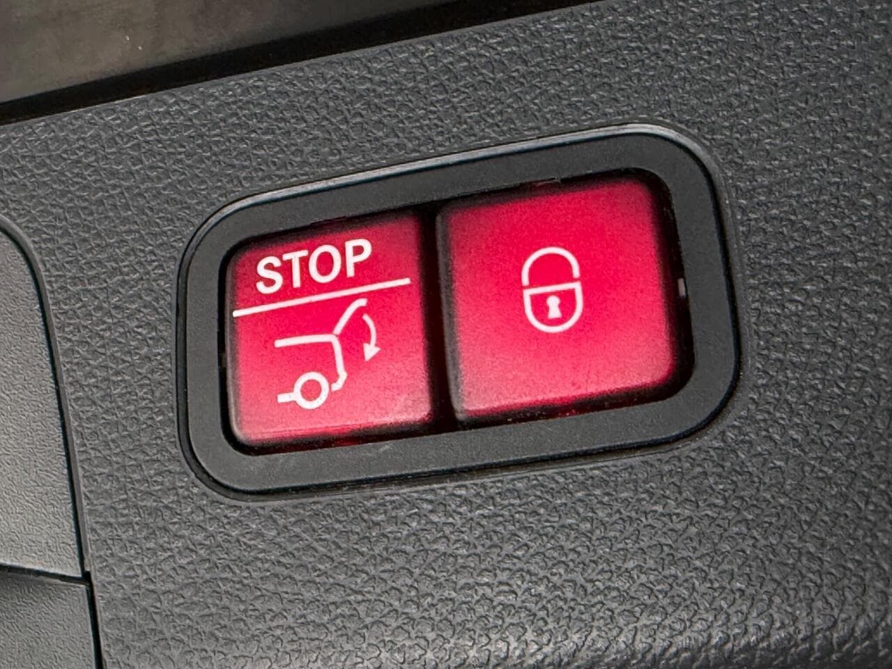Mercedes-Benz GLC thumbnail Misc Controls