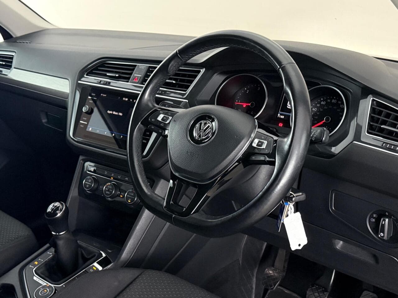 Volkswagen Tiguan Allspace thumbnail Interior Front