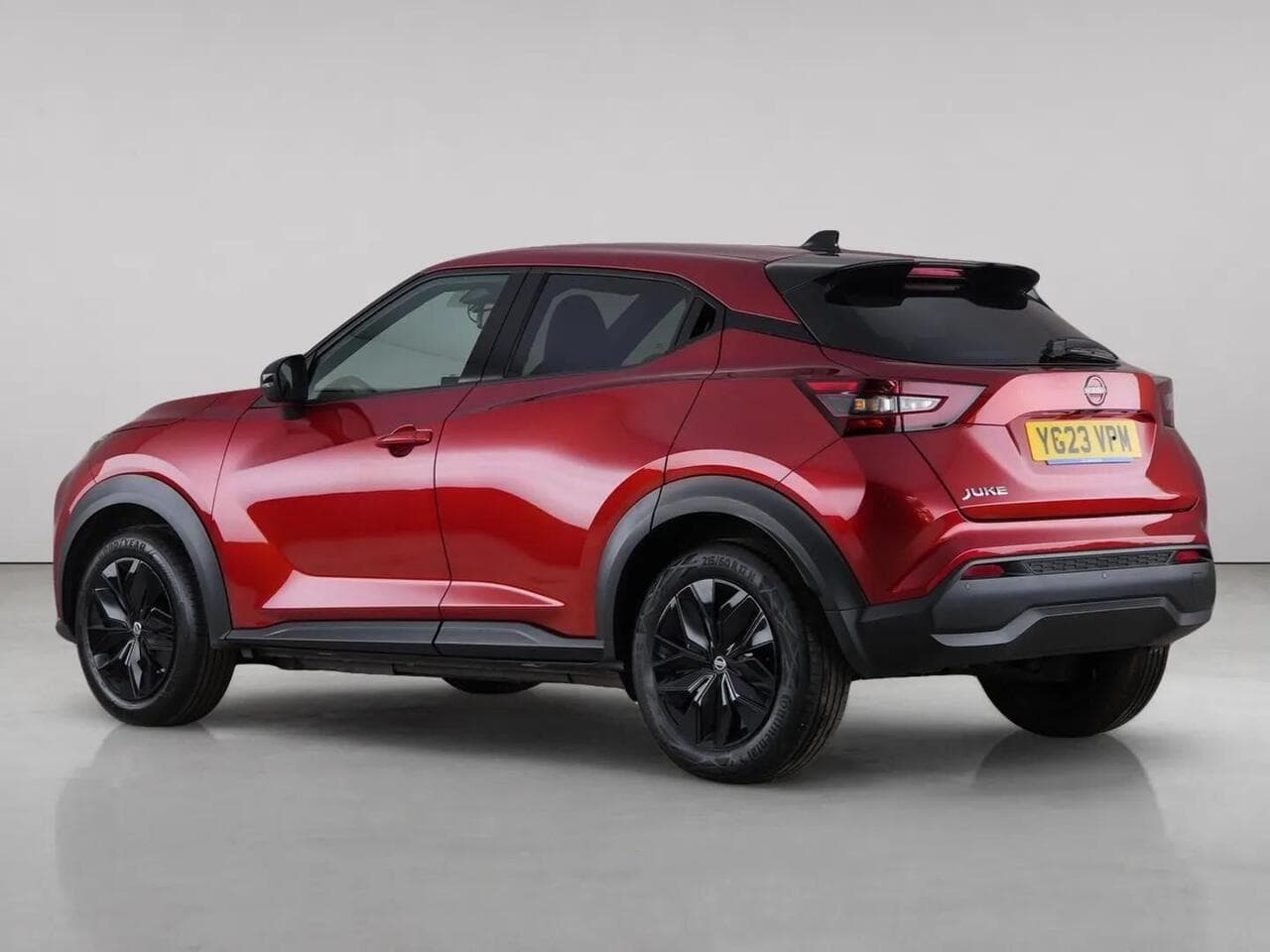 Nissan Juke thumbnail Rear Left