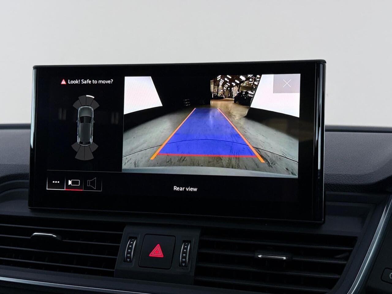 Audi Q5 thumbnail Infotainment System
