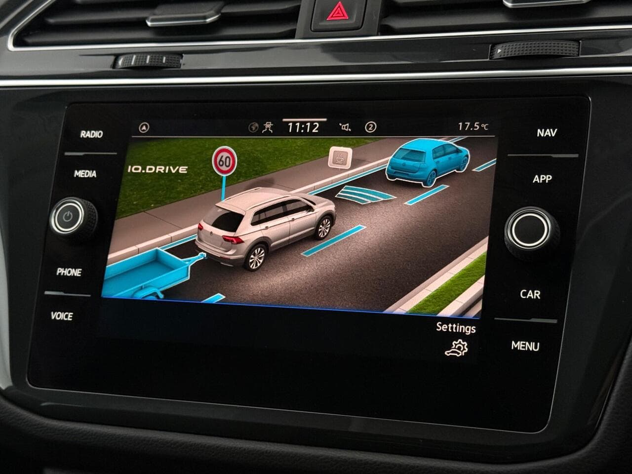 Volkswagen Tiguan thumbnail Infotainment System