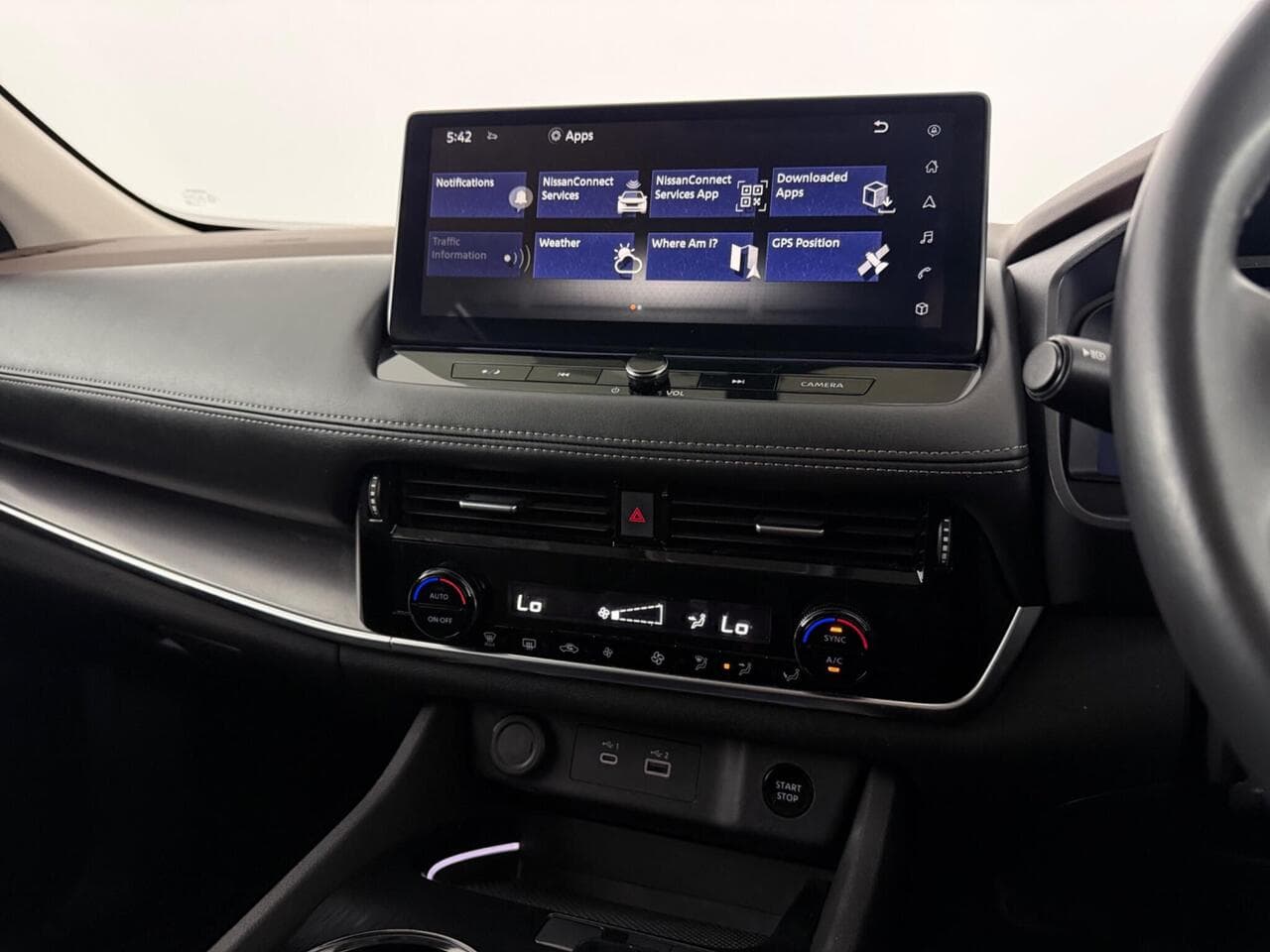 Nissan X-Trail thumbnail Infotainment System