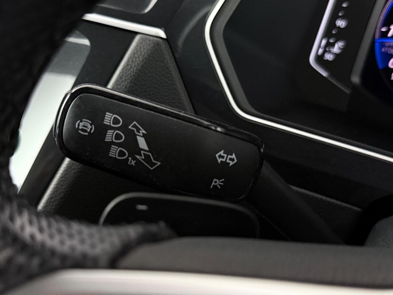 Volkswagen Tiguan thumbnail Misc Controls